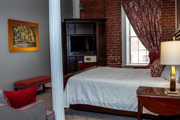 East Bay Inn, Historic Inns of Savannah Collection image 27