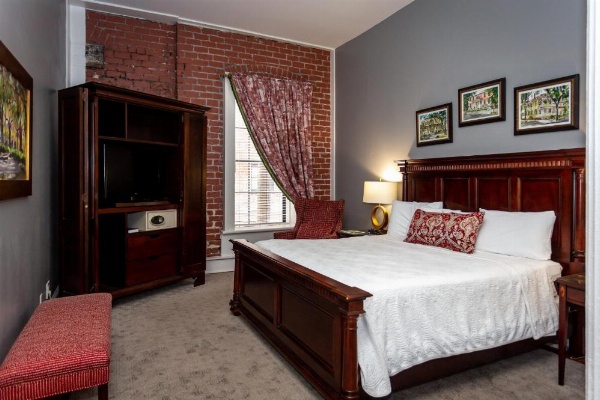 East Bay Inn, Historic Inns of Savannah Collection image 28
