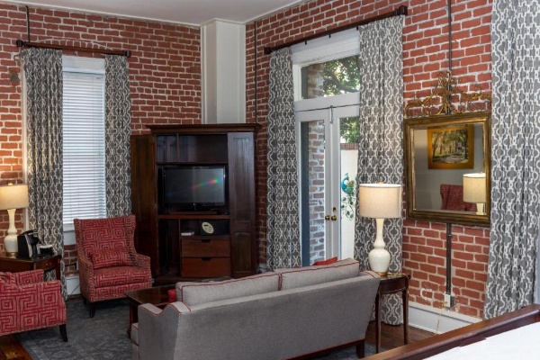 East Bay Inn, Historic Inns of Savannah Collection image 58